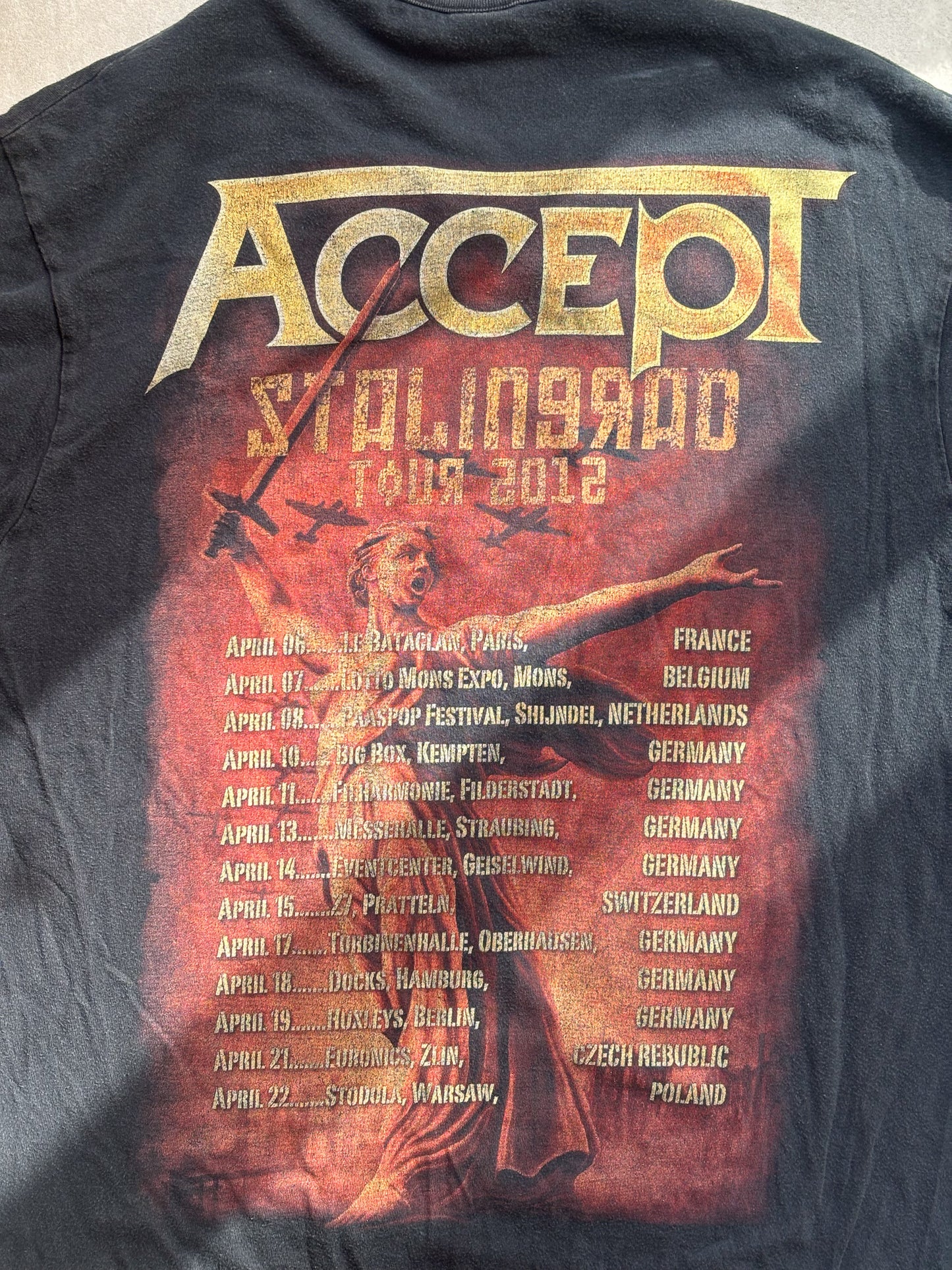 Vintage Style Accept Stalingrad Tour 2012 T‑Shirt – Black – Size L
